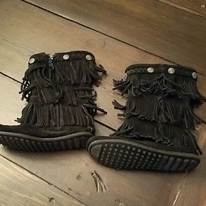 Toddler girls Minnnetonka black boot size 11